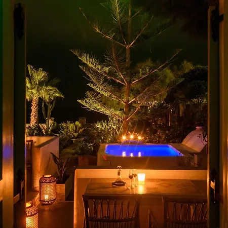 Ocean Bay Kamari (Santorini)