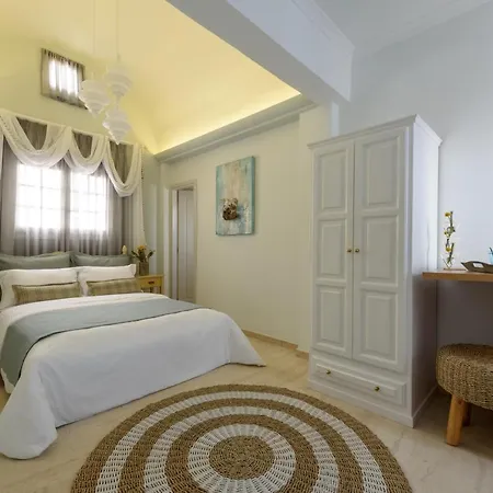 Ocean Bay Kamari (Santorini)
