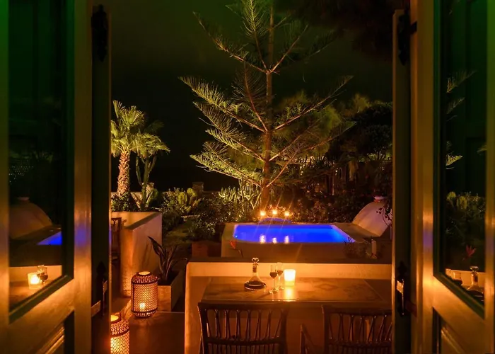 Ocean Bay Kamari (Santorini)