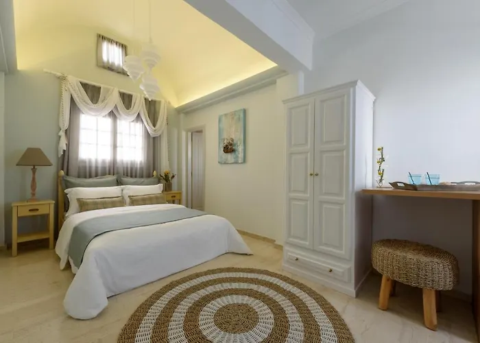 Ocean Bay Kamari (Santorini)