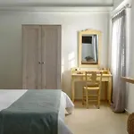 Ocean Bay Kamari (Santorini)